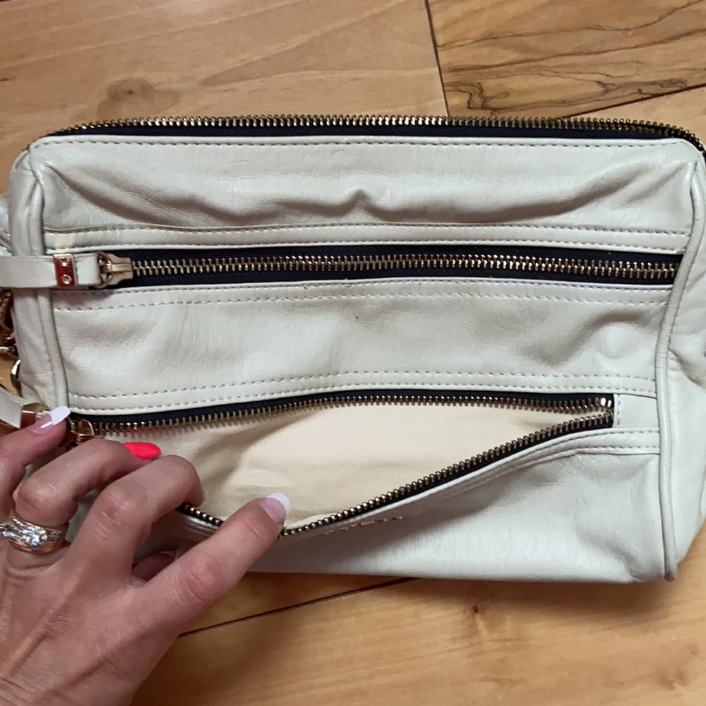 GUESS ⭐️authentic ⭐️ - Picture 14 of 17